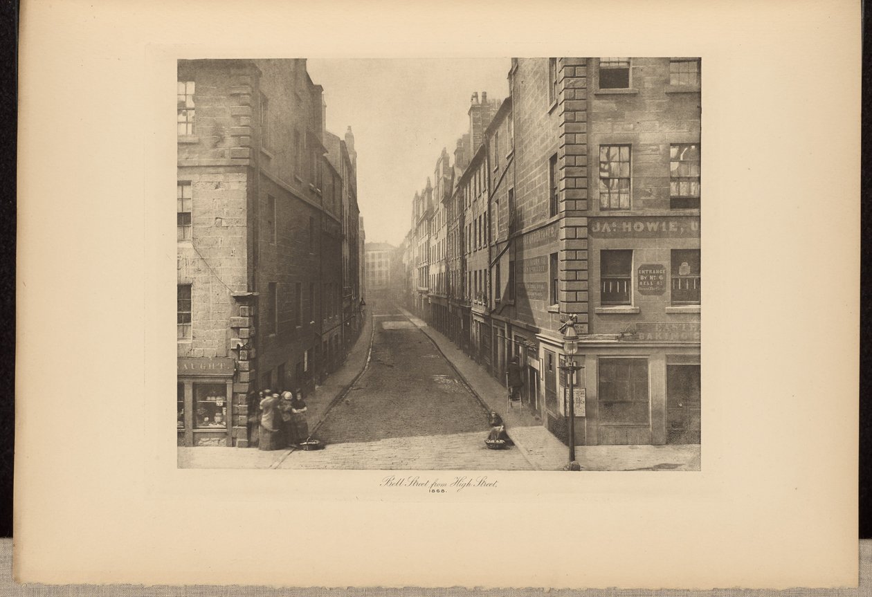 Bell Street a High Street felől alkotó: Thomas Annan