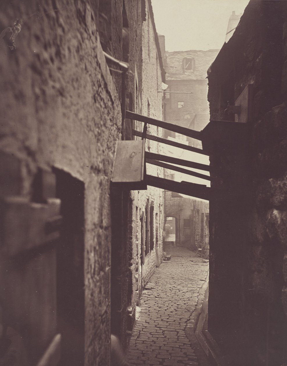 Close, 83 High Street. alkotó: Thomas Annan