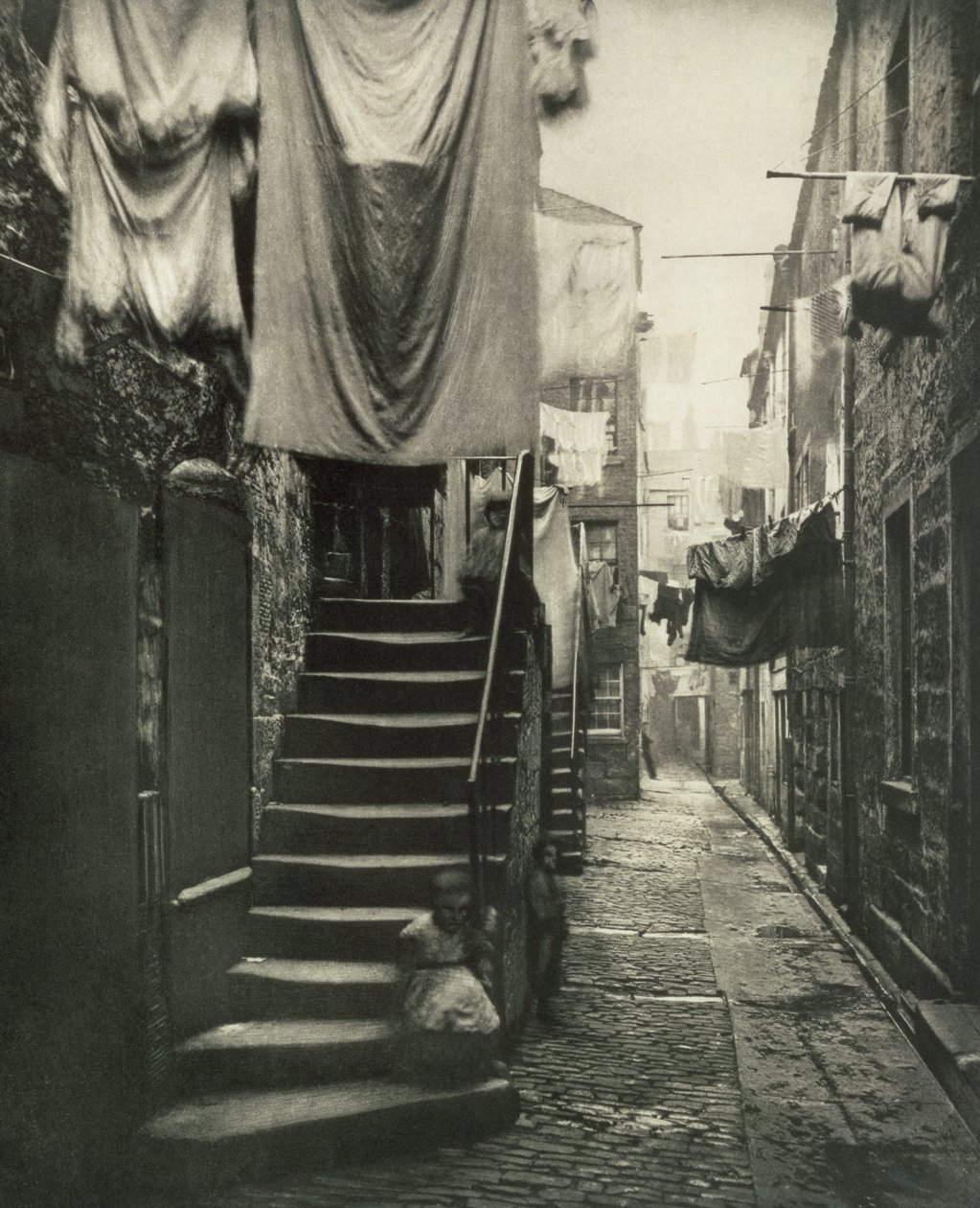 Bezárás sz. 193, 17-27 High Street, Glasgow, az "Old Closes and Streets"-ből, 1868 alkotó: Thomas Annan