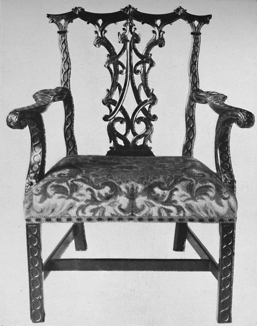 Kínai Chippendale könyökös szék ülőhellyel kortárs kézimunkával, 18. század közepe, 1928 alkotó: Thomas Chippendale