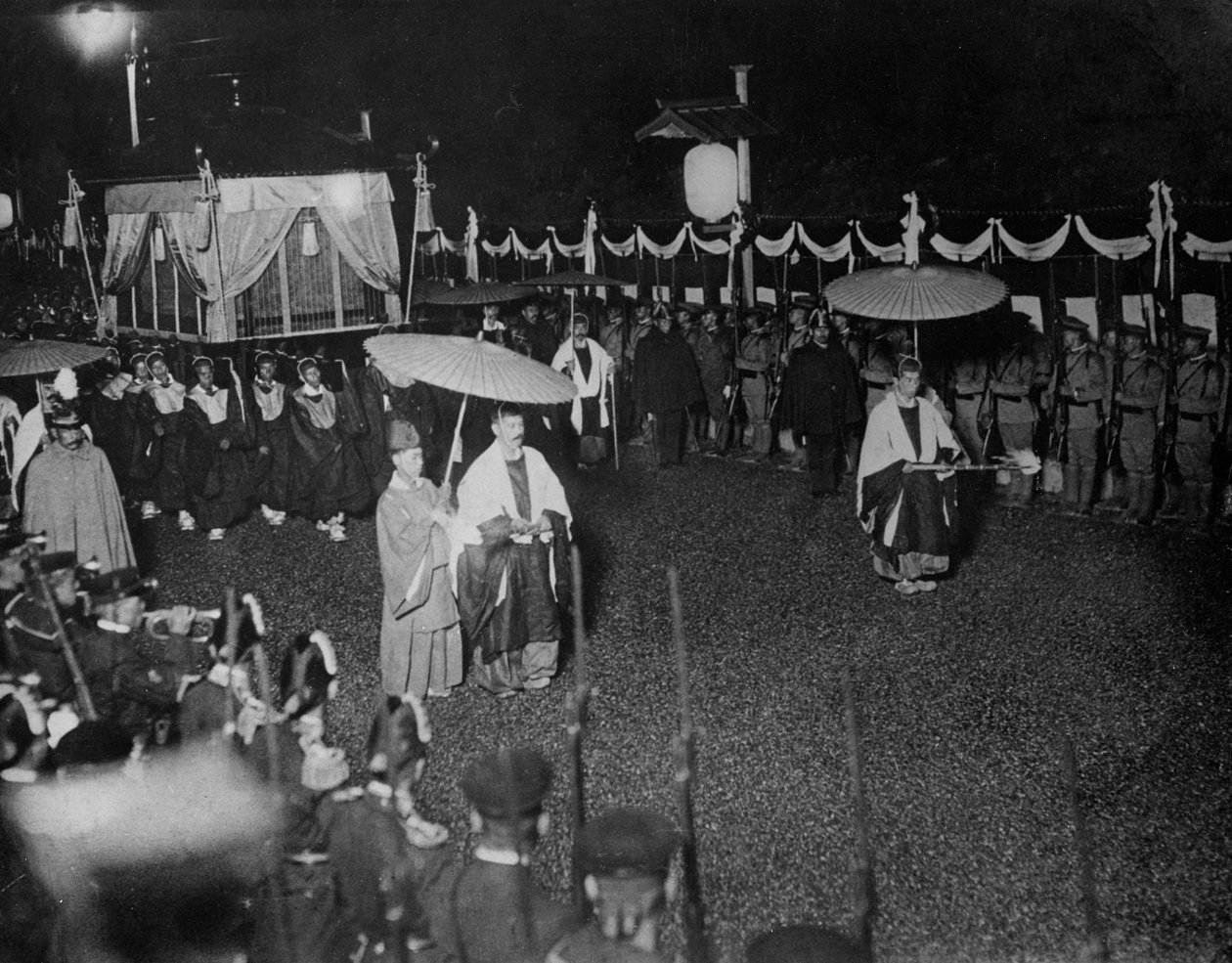 Mikado temetése, 1912. szeptember alkotó: Thomas E. and Horace Grant Grant