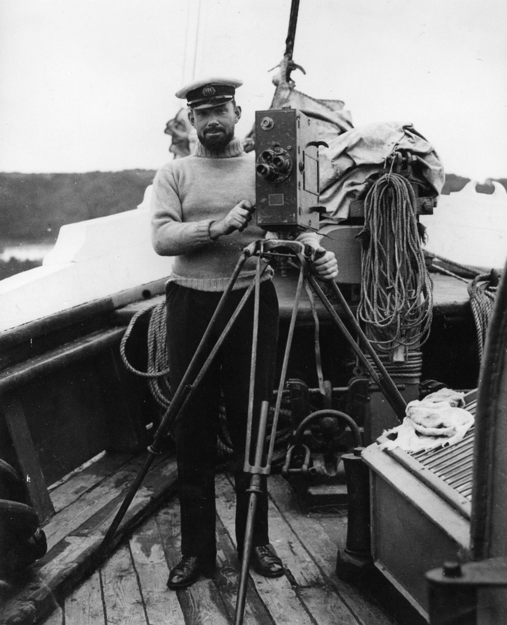 G. H. Wilkins az expedícióról való visszatéréséről a The Quest with Sir Ernest Shackleton című könyvében, Plymouth, 1922. szeptember 16. alkotó: Thomas E. and Horace Grant Grant