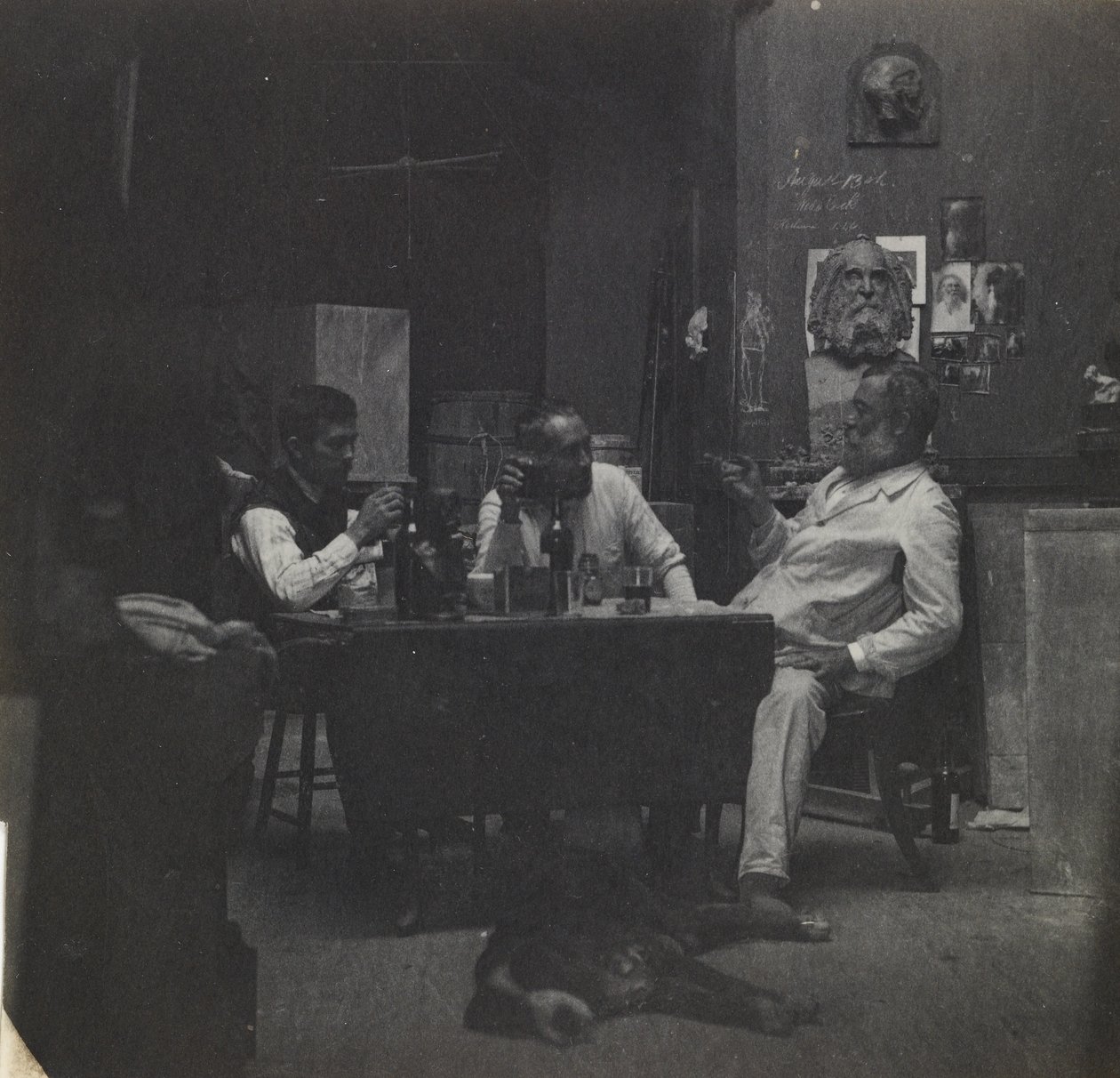[Samuel Murray, Thomas Eakins és William O’Donovan Eakins Chestnut Street-i műtermében] alkotó: Thomas Eakins