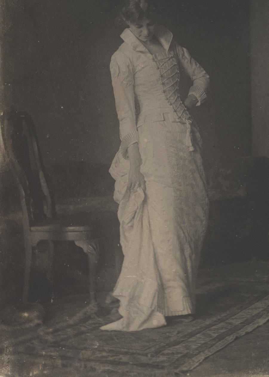 [Woman in White Laced-bodice Dress in Thomas Eakins Stúdió], 1880-as évek, 1880-as évek. alkotó: Thomas Eakins