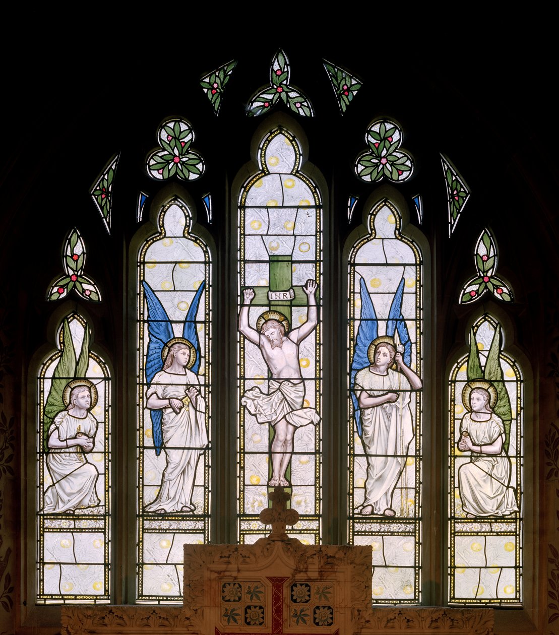 Hornblotton, St Peter, James Powell & Sons, Thomas G Jackson, East Window, Crucifixion & Angels, 1874 alkotó: Thomas Graham Jackson