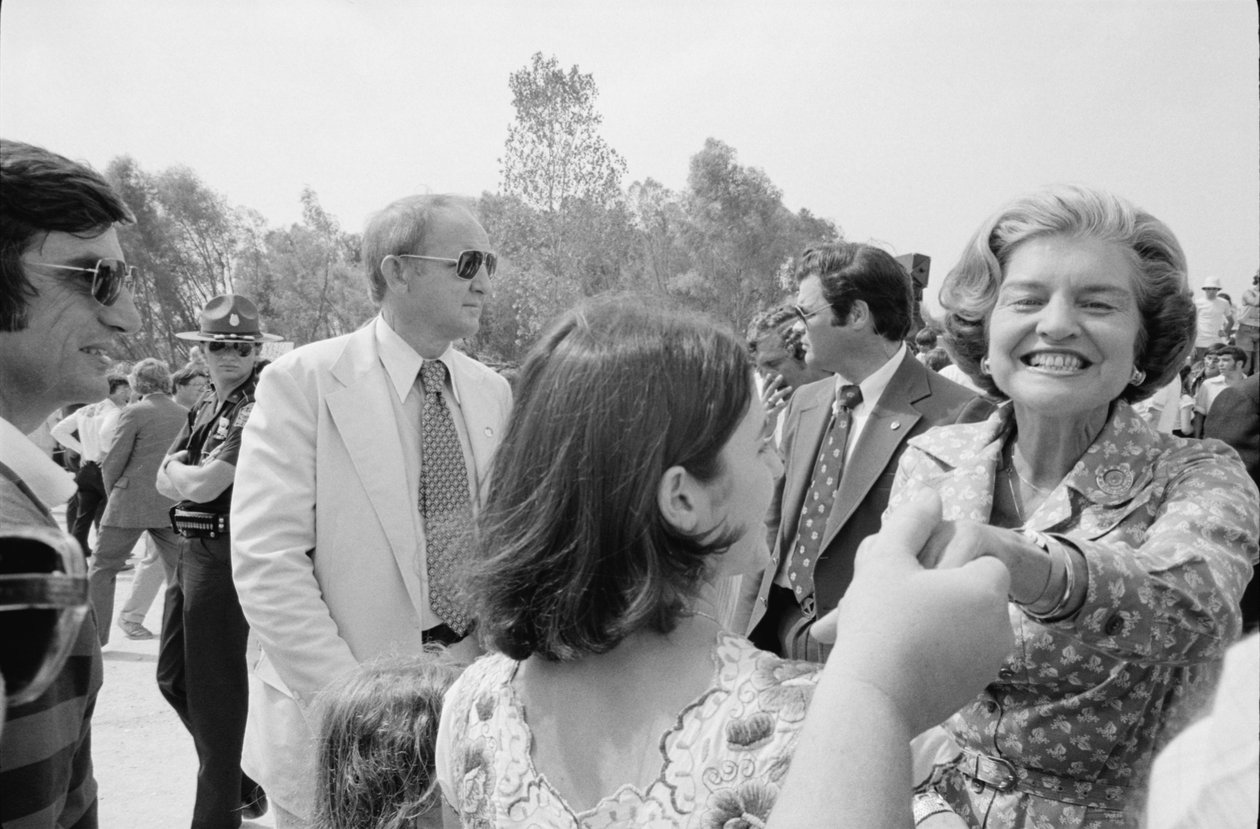 Betty Ford first lady kezet ráz egy déli kampánystopon alkotó: Thomas J. O