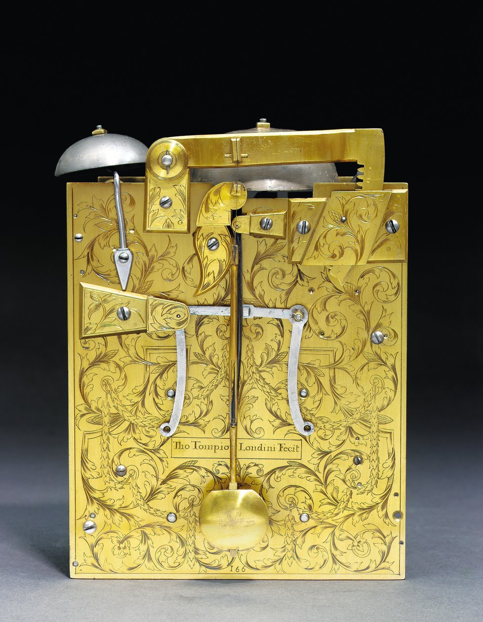 James II-re szerelt, feltűnő konzolos óra húzónegyed ismétléssel, sz. 166, c.1690-95 (aranyozott fém) (lásd még: 867502-3) alkotó: Thomas Tompion