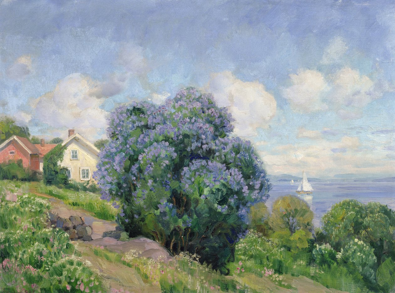 Nyári táj orgonabokorral, házzal és vitorlással (olaj, vászon) alkotó: Thorolf Holmboe