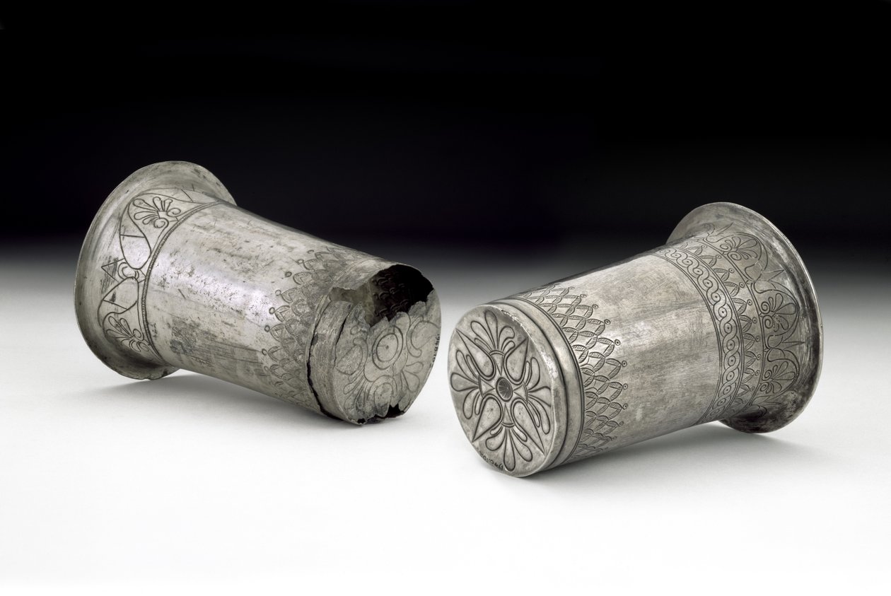 Vésett díszítésű ezüstpoharak, Kr. e. 5. század (ezüst) alkotó: Thracian
