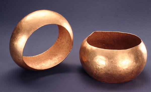 Karkötők (arany) alkotó: Thracian