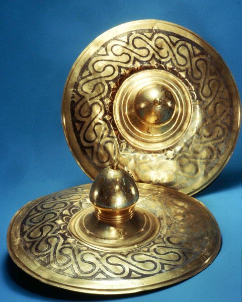 Fedők (arany kirakással ezüsttel) alkotó: Thracian