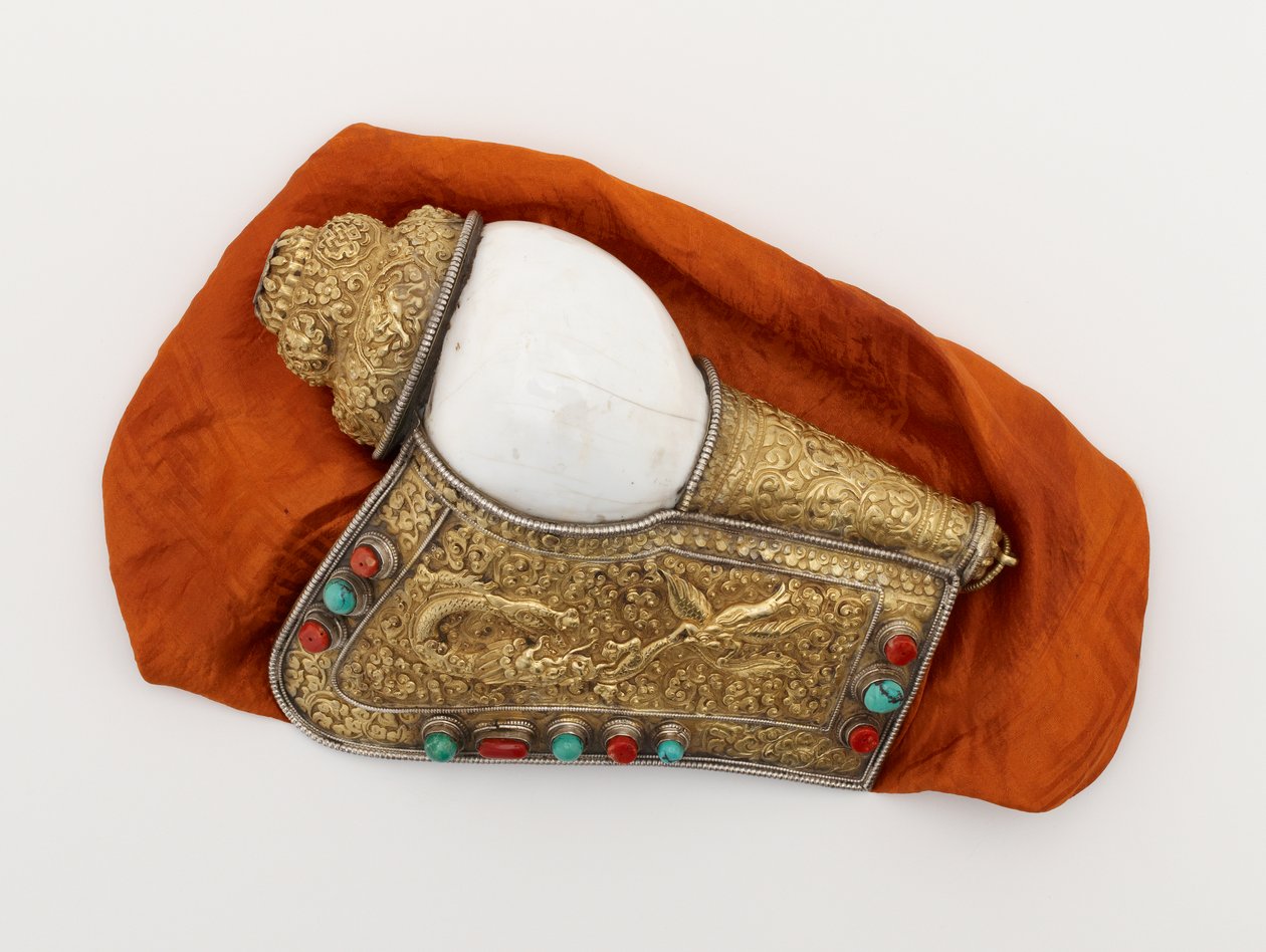 Pár kagylóhéjú szarv (dung-kar) alkotó: Tibetan School