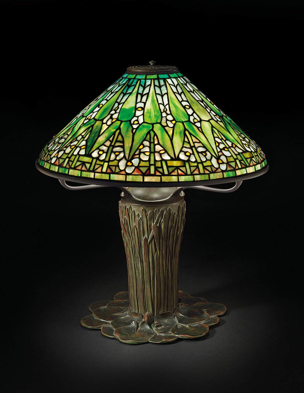 Nyílfejű asztali lámpa, 1910 körül (ólomüveg és bronz) alkotó: Tiffany and Company