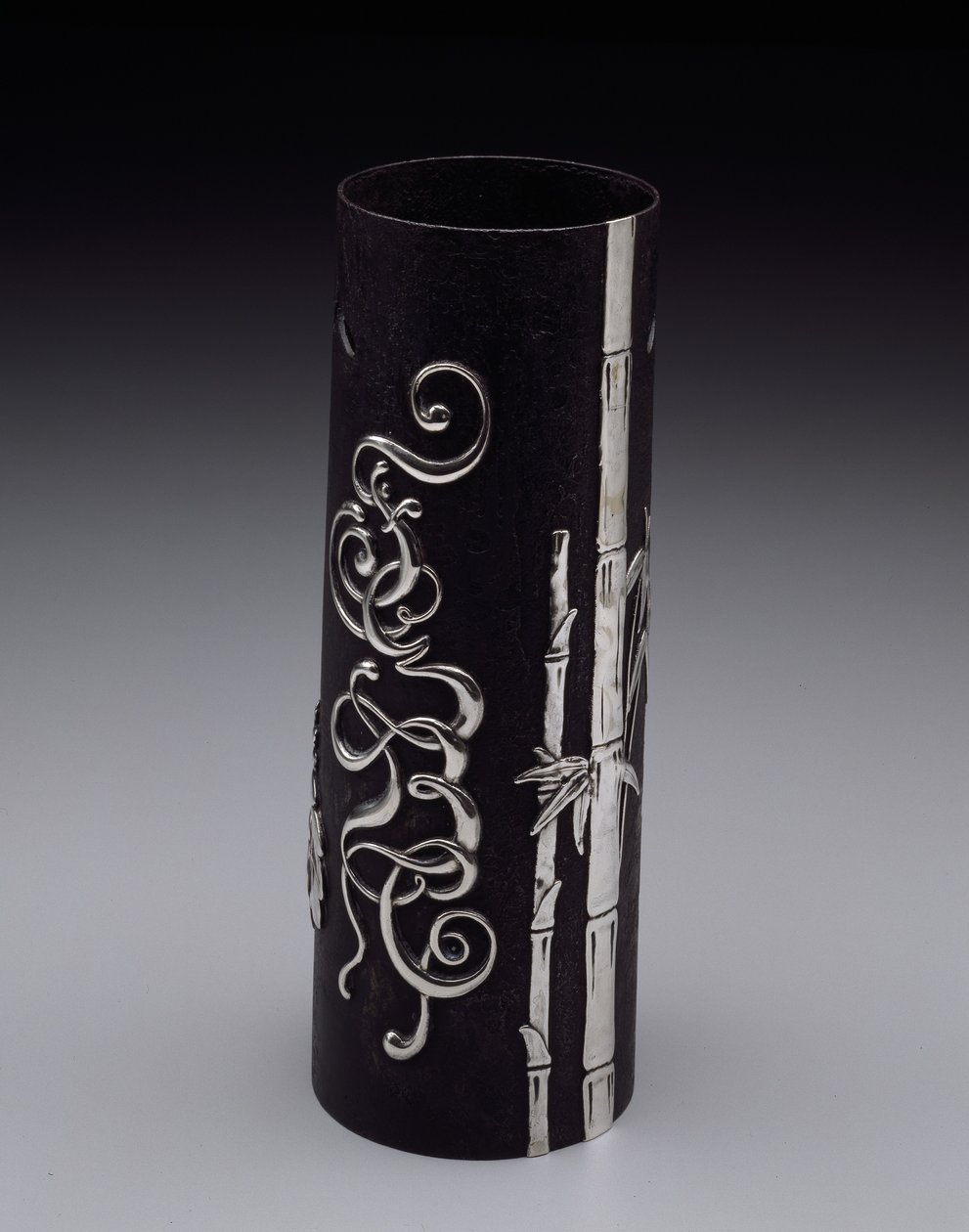 Váza, 1877-85 körül (vas és ezüst) alkotó: Tiffany and Company