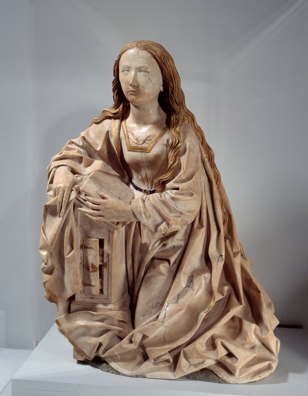 Az angyali üdvözlet szűze. Tilman Riemenschneider (1460-1531) márványszobra polikróm magasokkal, 15. század vége. Párizs, Musee du Louvre alkotó: Tilman Riemenschneider