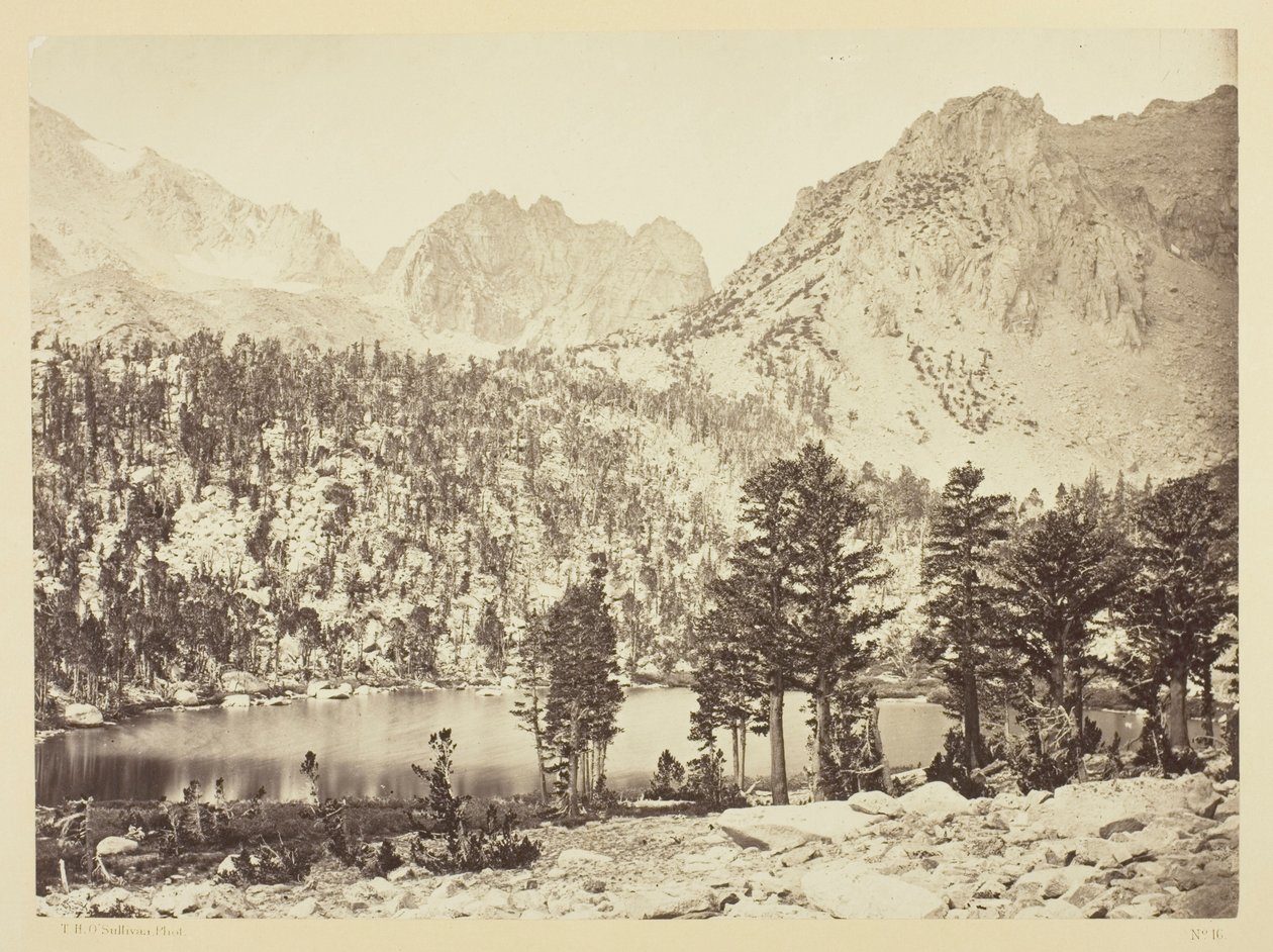 Alpesi tó a Sierra Nevadában, Kalifornia alkotó: Timothy O