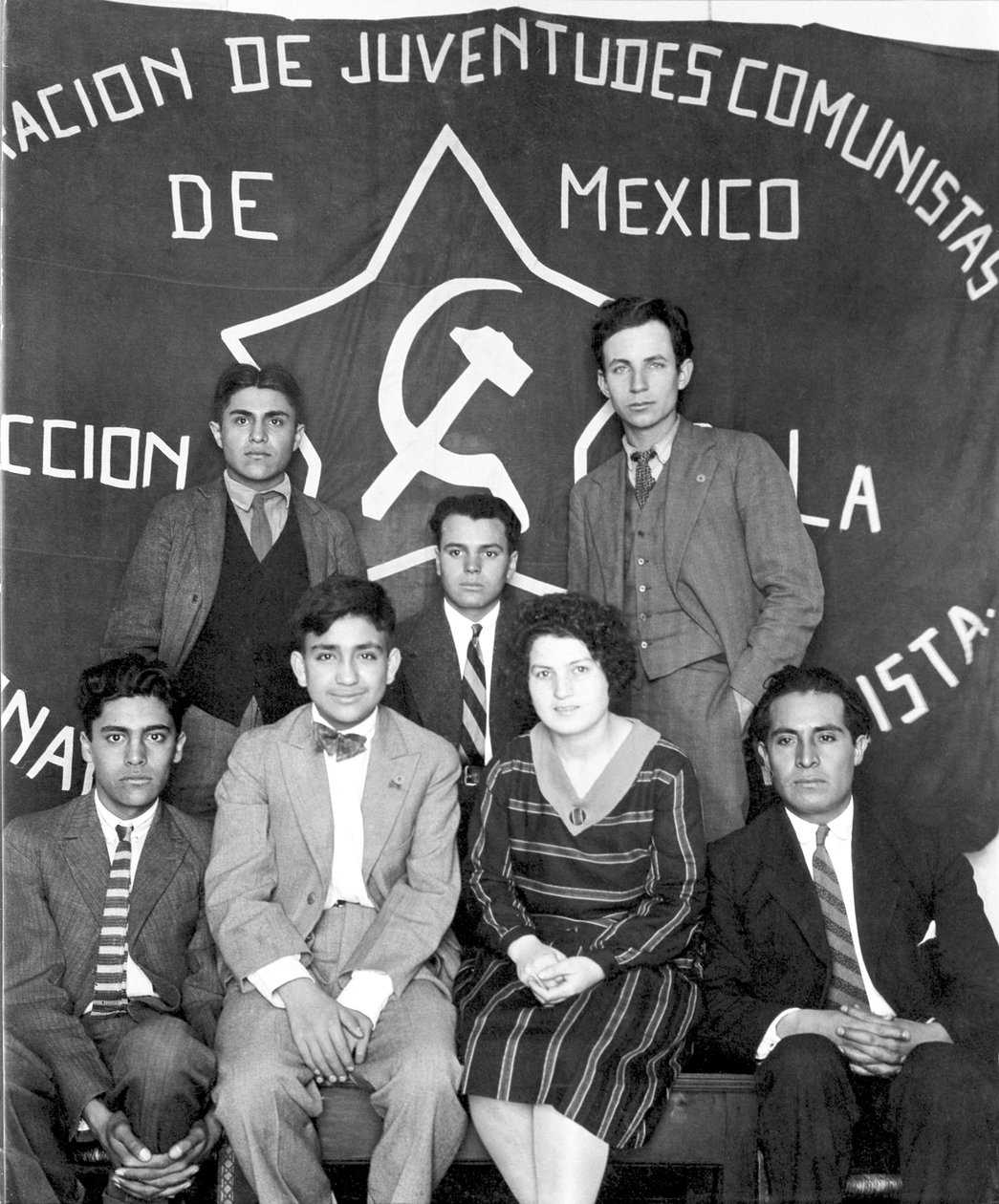 A Mexikói Kommunista Párt Ifjúsági Szervezetének Nemzeti Bizottsága, Mexikóváros, 1928. alkotó: Tina Modotti
