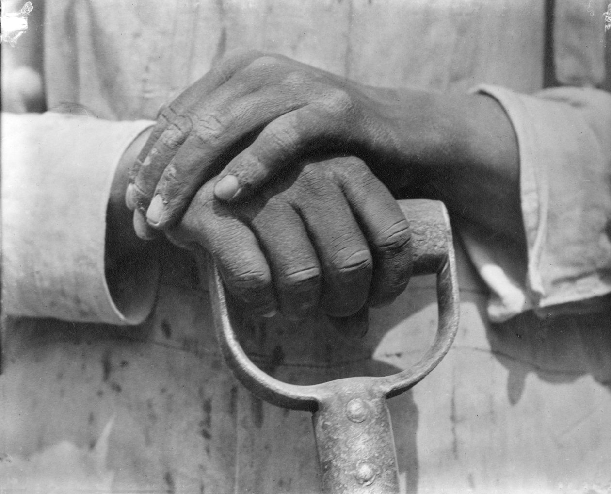 Egy építőmunkás kezei, Mexikó, 1926 alkotó: Tina Modotti