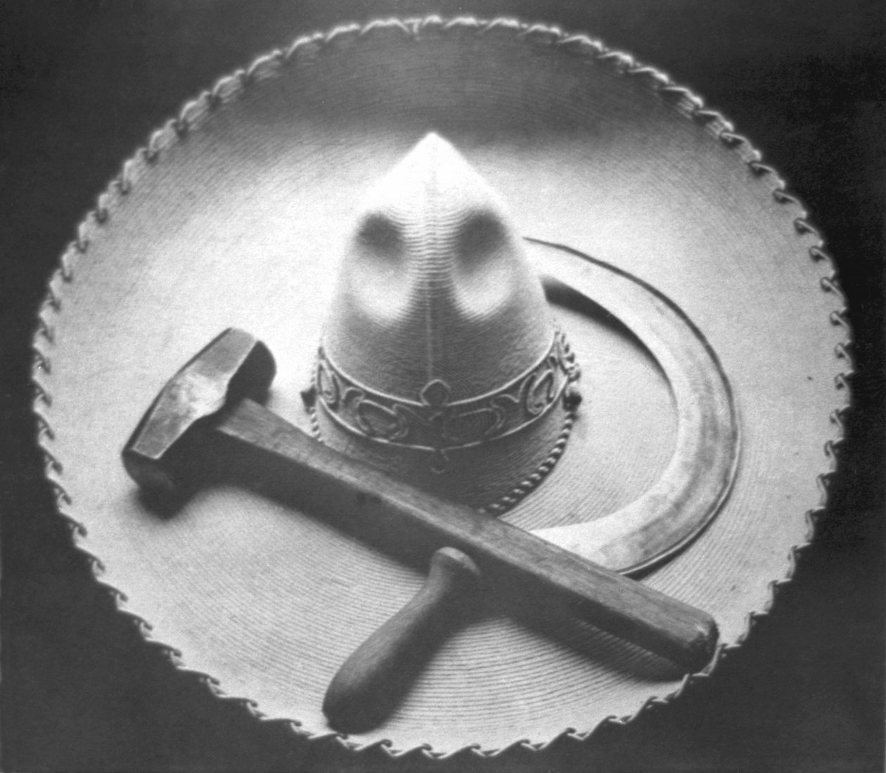 Mexikói forradalom: Sombrero kalapáccsal és sarlóval, Mexikóváros, 1927 alkotó: Tina Modotti