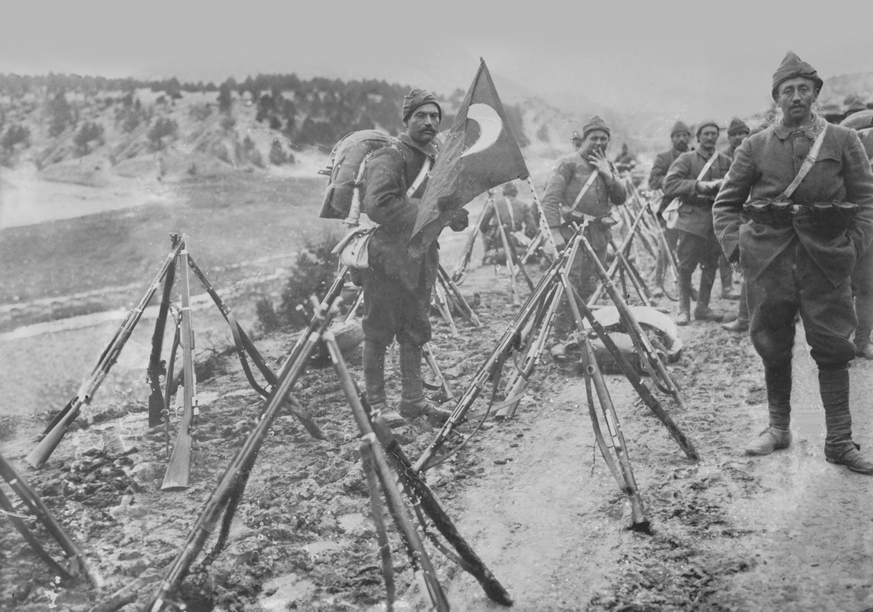 Török gyalogoszlop nyugalomban, 1914-1915 körül alkotó: Turkish Photographer