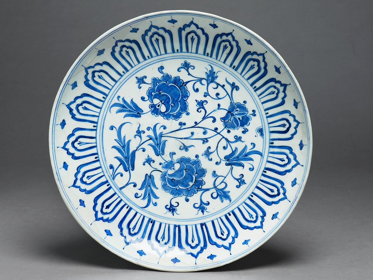 Tányér, Iznik, Törökország, 1575 körül (kék paszta, máz alatt) alkotó: Turkish School