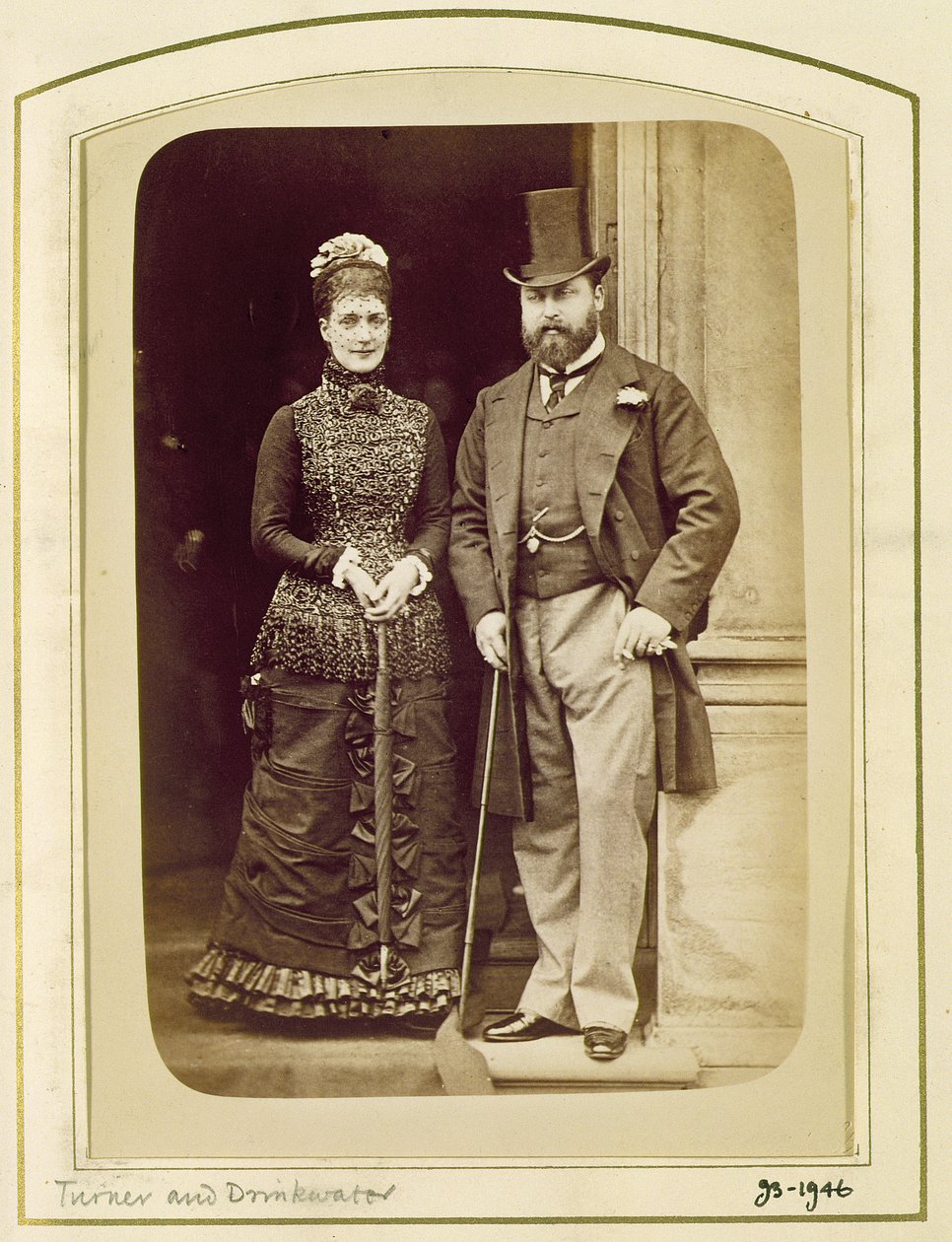 VII. Edward király (1841-1910) és felesége, Alexandra királynő (1844-1925) portréja (szépia fotó) alkotó: Turner and Drinkwater