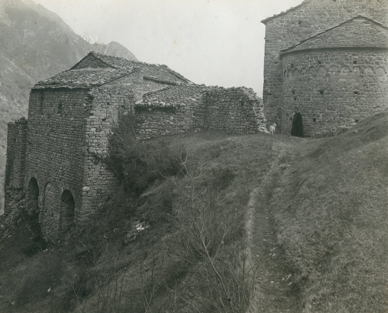 San Pietro al Monte apátság, Civate, Lombardia, Olaszország, Ugo Monneret de Villard fotója, 1910 körül. alkotó: Ugo Monneret de Villard