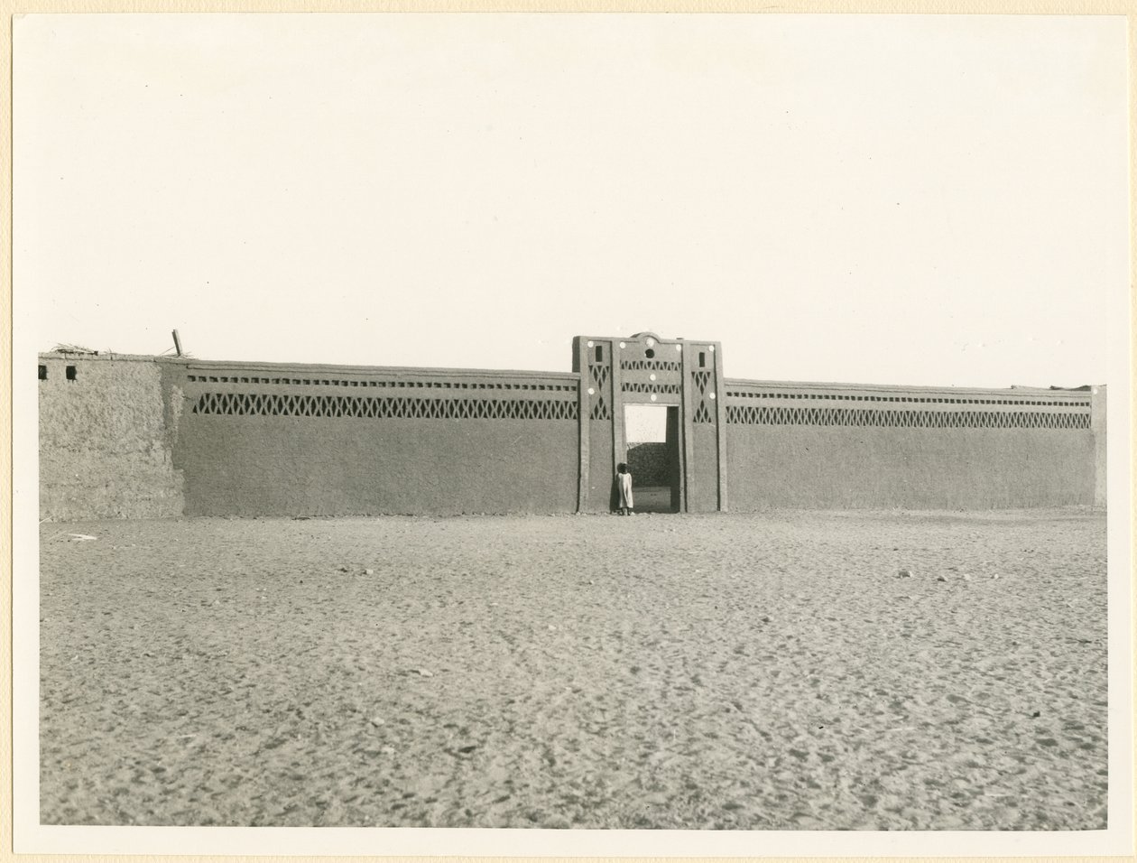 Téglafal, Allaqi, Egyiptom, Ugo Monneret de Villard fotója, 1925 körül. alkotó: Ugo Monneret de Villard