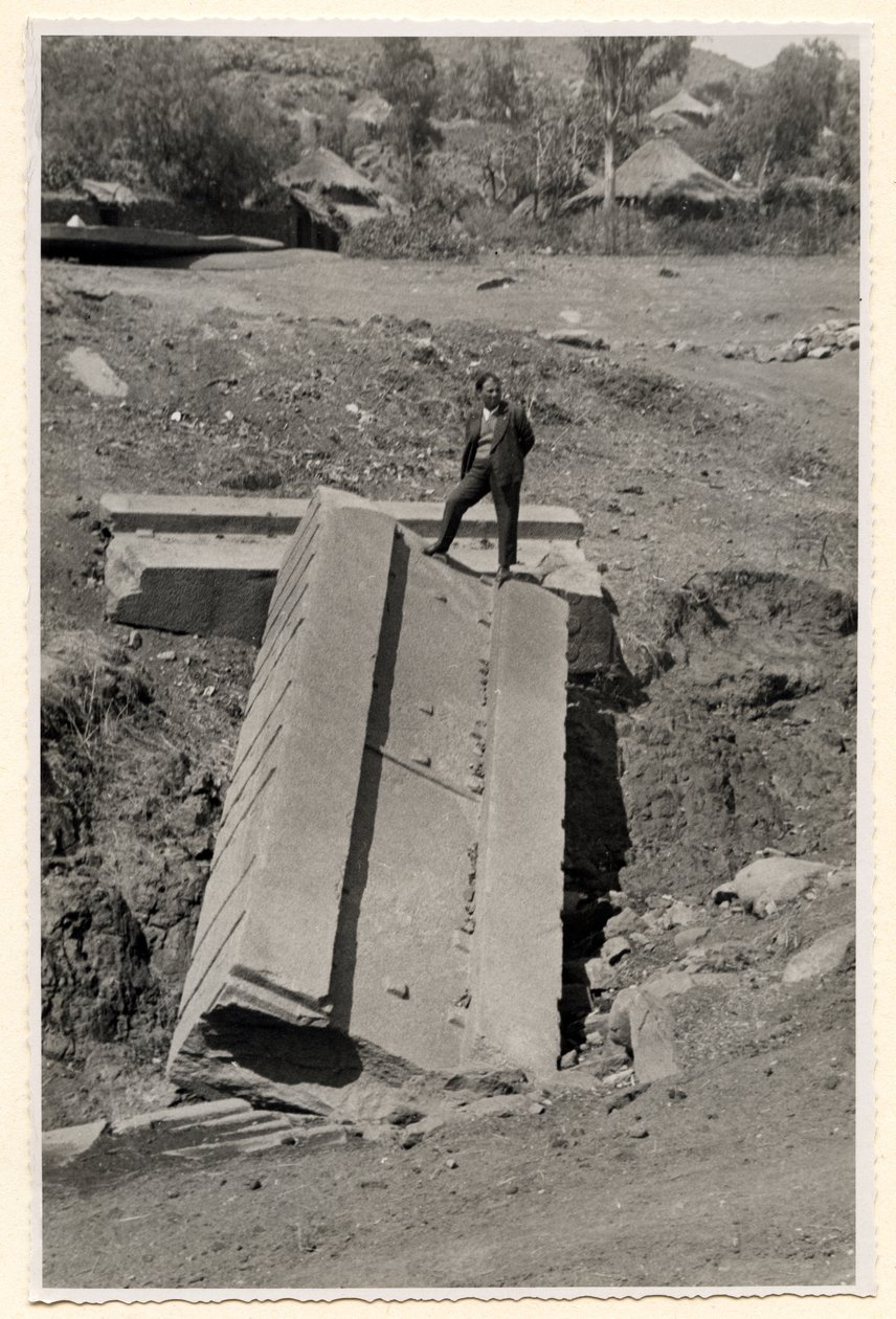 Sztéletöredék, Axum, Etiópia, Ugo Monneret de Villard fotója. alkotó: Ugo Monneret de Villard