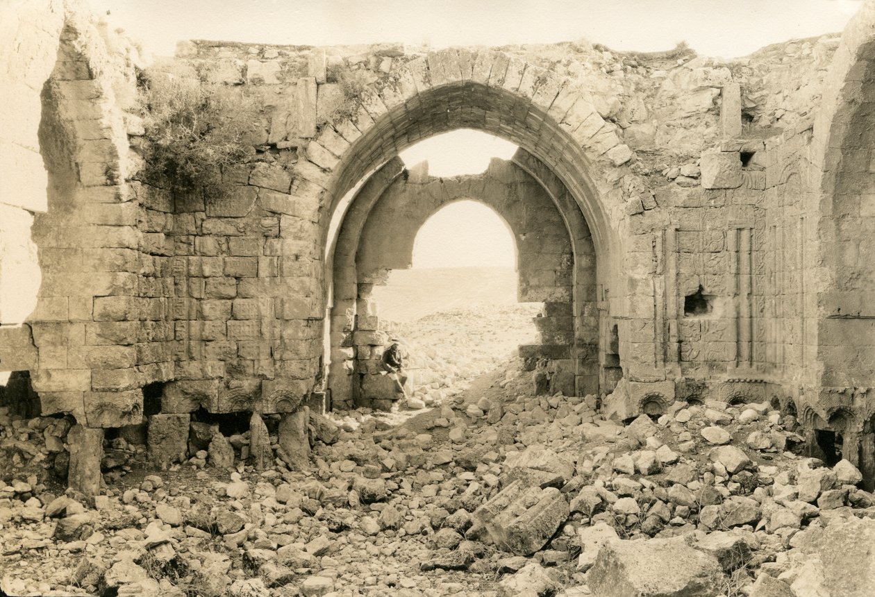 A bizánci bazilika belseje, Amman, Jordánia, Ugo Monneret de Villard fotója, 1920 körül. alkotó: Ugo Monneret de Villard