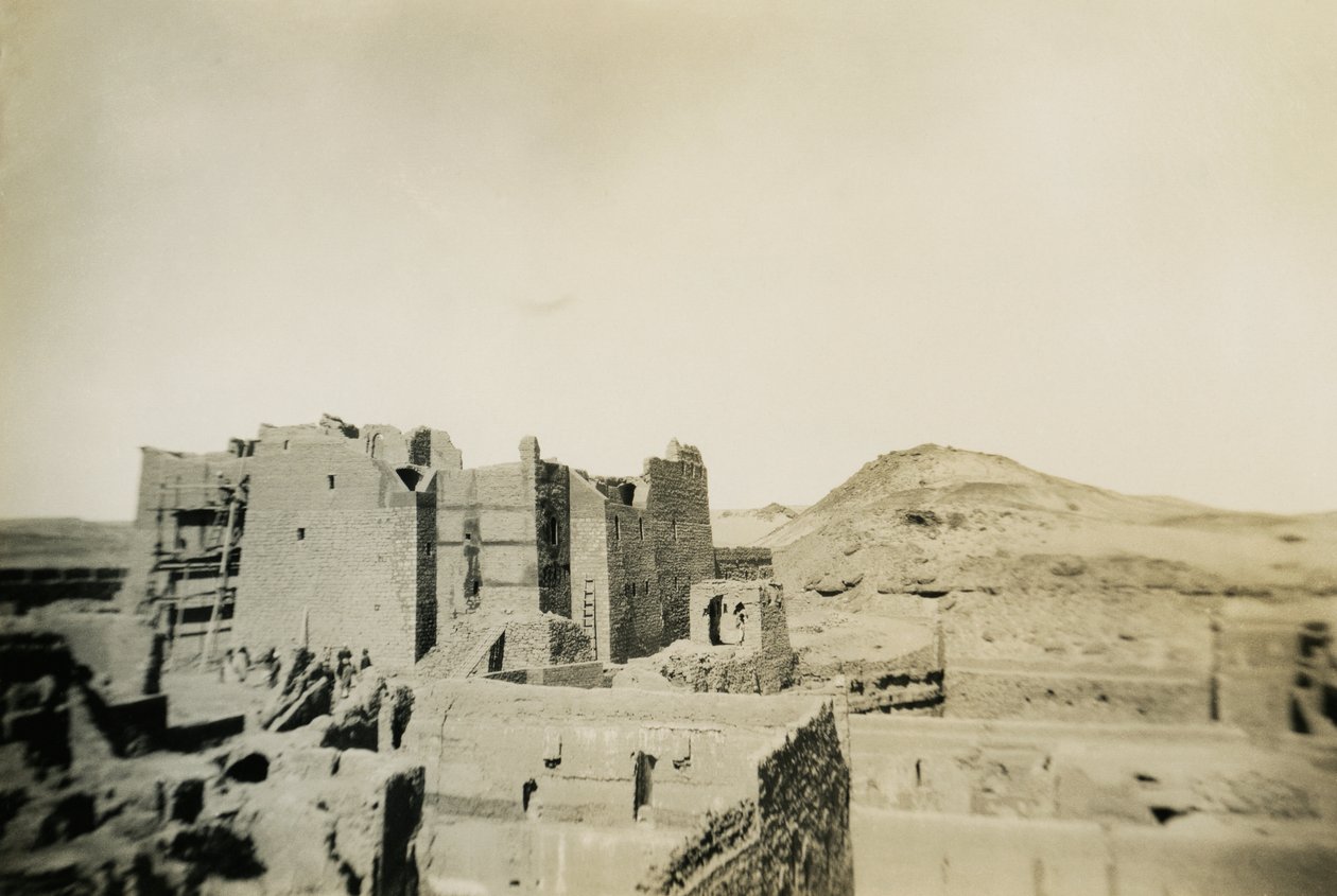 Szent Simeon kolostor restaurálás közben, Asszuán, Egyiptom, fotó: Ugo Monneret de Villard alkotó: Ugo Monneret de Villard