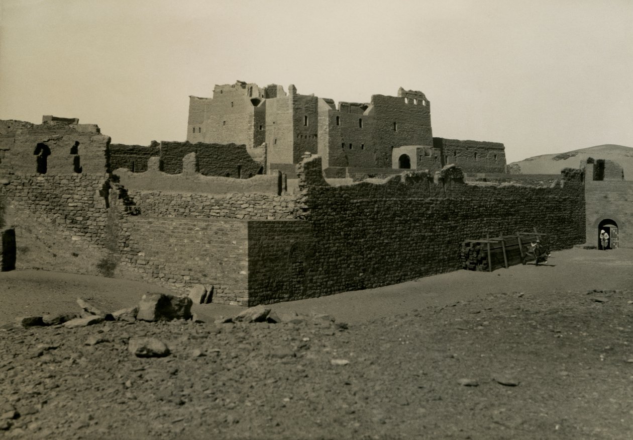 Szent Simeon kolostor, délkeletről nézve, Asszuán, Egyiptom, Ugo Monneret de Villard fotója. alkotó: Ugo Monneret de Villard