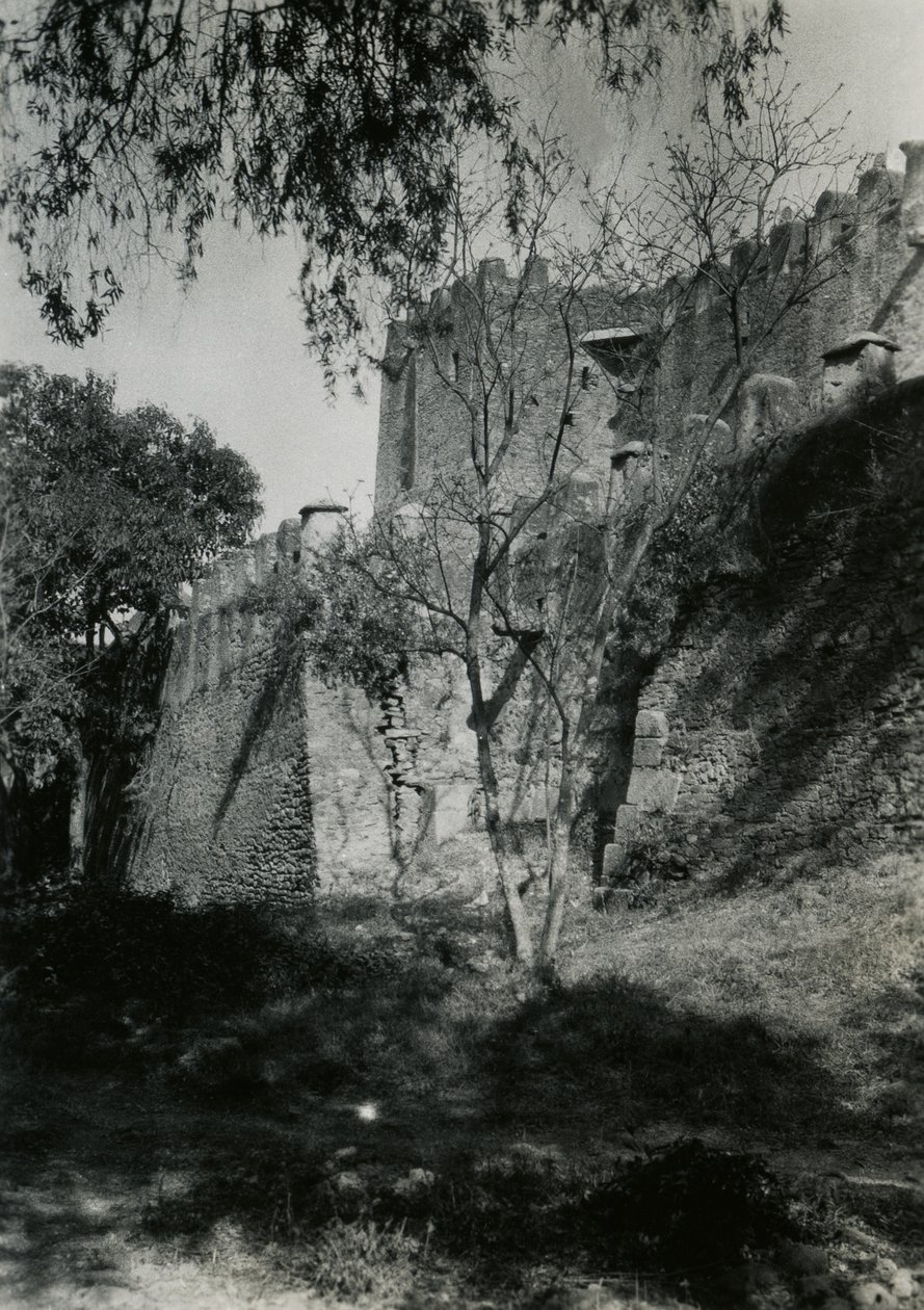 A Sion Mária-templom külső fala, Axum, Etiópia, Ugo Monneret de Villard fotója. alkotó: Ugo Monneret de Villard