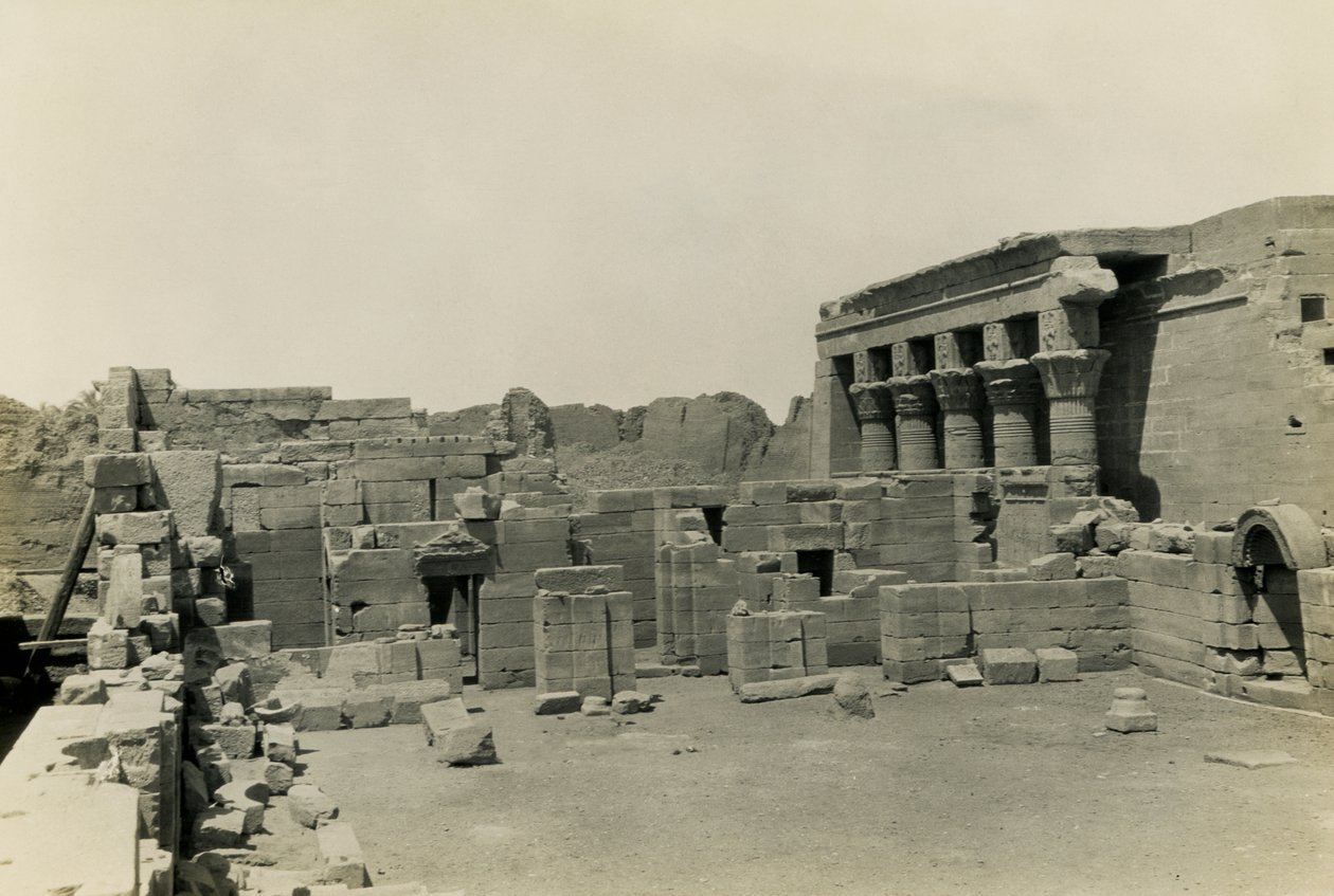 Kopt templom romjai a Hathor templom közelében, Dendera, Egyiptom, fotó: Ugo Monneret de Villard alkotó: Ugo Monneret de Villard
