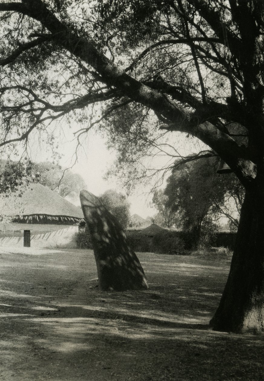 Sztélé Axumban, Etiópiában, Ugo Monneret de Villard fotója, 1937 körül. alkotó: Ugo Monneret de Villard