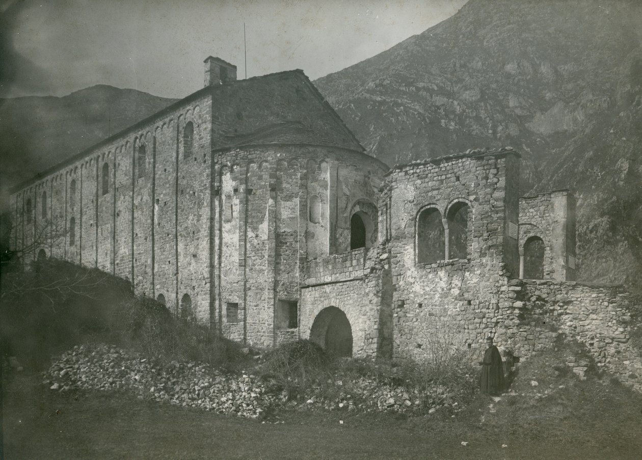 A San Pietro al Monte apátság látképe, Civate, Lombardia, Olaszország, Ugo Monneret de Villard fotója, 1910 körül. alkotó: Ugo Monneret de Villard