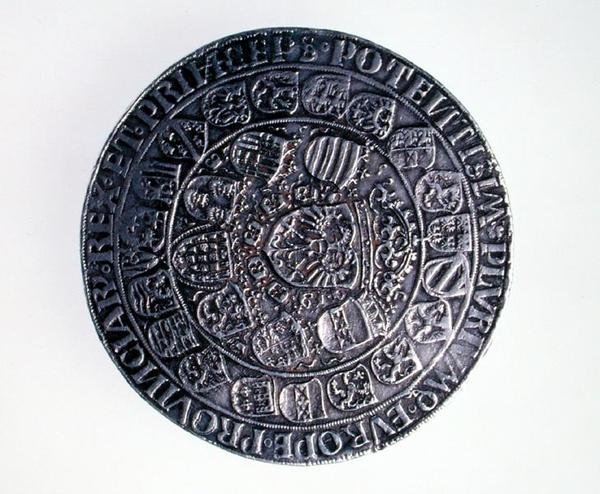 I. Maximilianus császár (1493-1519) Kronungsdoppelguildiner (kettős guildener), antwerpeni pénzverde, egy 1509-es érme újrakibocsátása, 1517 (fordított) (ezüst) (előlapját lásd: 168074) alkotó: Ulrich Ursentaler