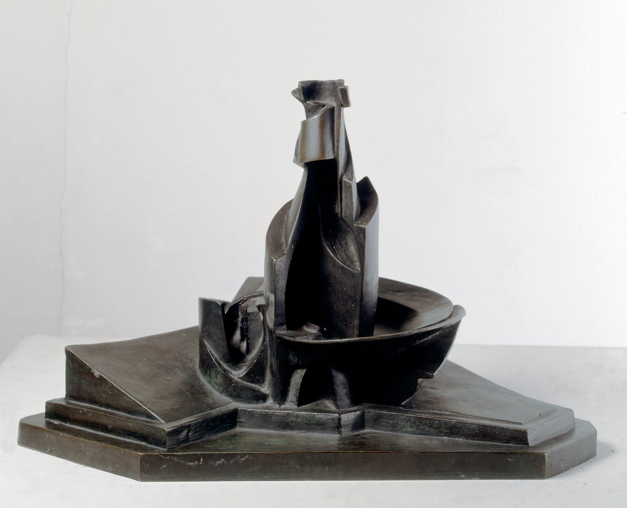 Palack kifejlesztése az űrben (Development of a palack in space) Umberto Boccioni (1882-1916) bronzszobra 1912 Méret: 38,1 cm Milánó, Museo del Novecento alkotó: Umberto Boccioni
