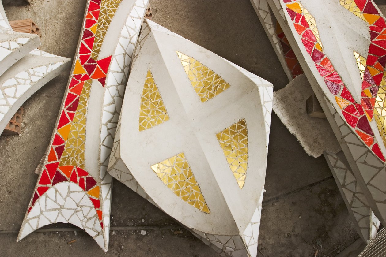 A Sagrada Familia-ban elhelyezésre váró díszítőelemek alkotó: Unbekannt Unbekannt