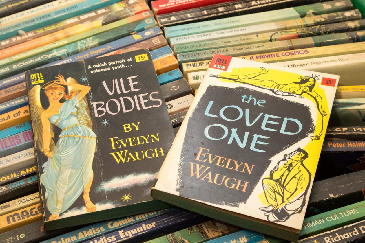 Korai Evelyn Waugh puhakötésű borítók. alkotó: Unbekannt Unbekannt
