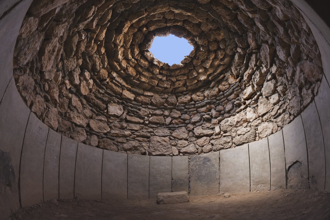 A rekonstruált kör alakú sír belseje a Necropolis területén, Los Millaresben, Santa Fe Mondujar közelében alkotó: Unbekannt Unbekannt