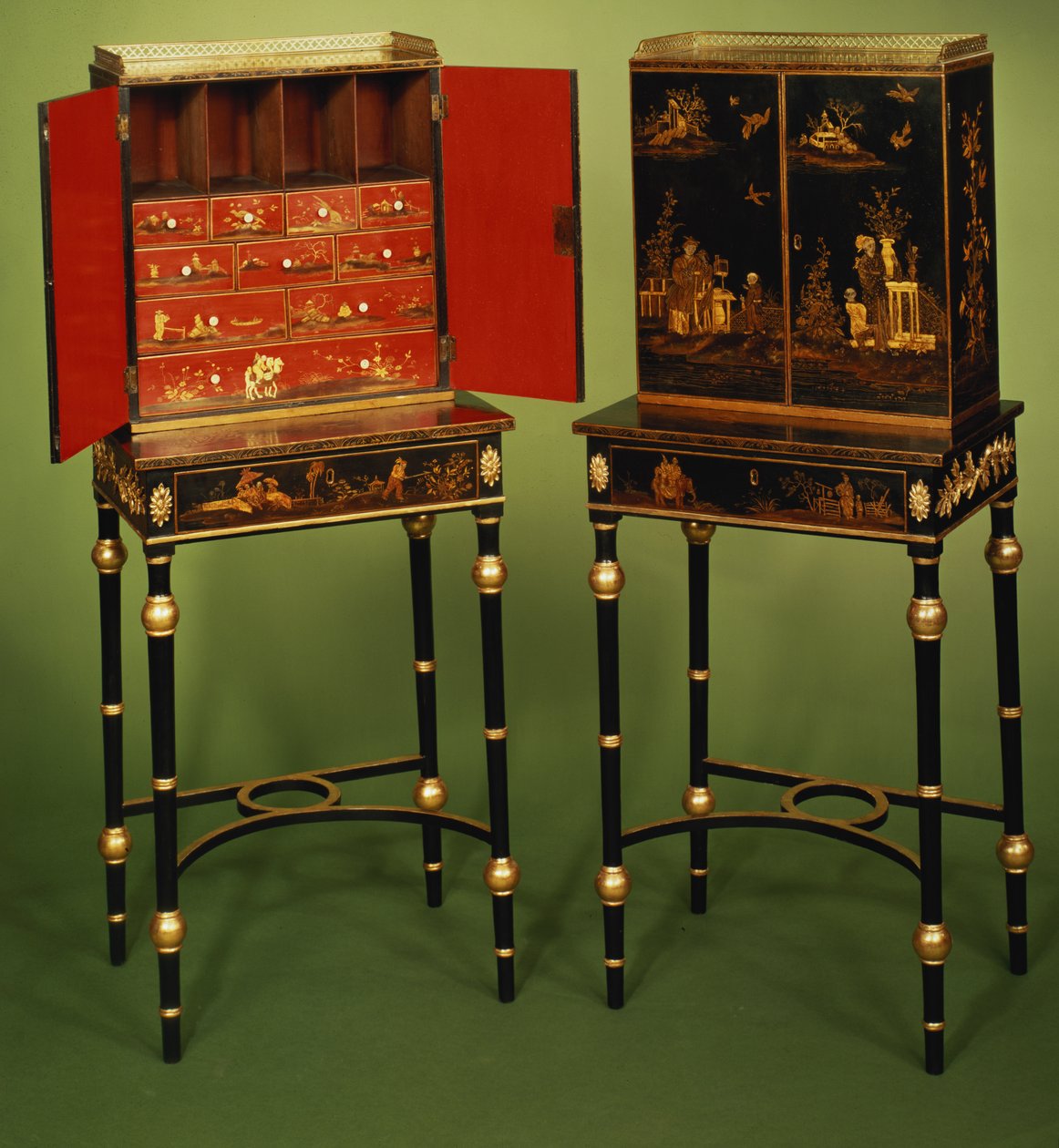 Két Chinoiserie szekrény, 1770 körüli lakk alkotó: Unbekannt Unbekannt