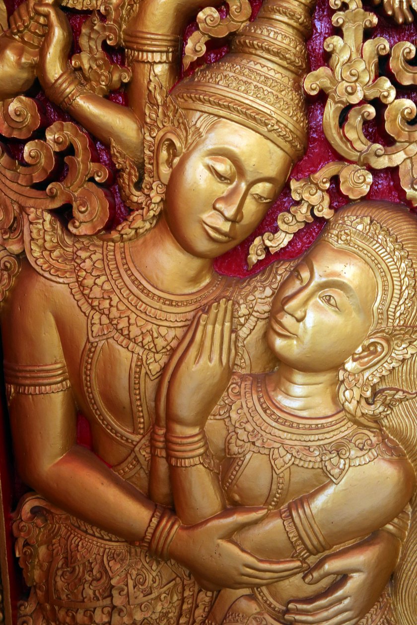 20151028, Vientiane, Laosz : Wat Ong Teu buddhista templom. A Ramayana jelenetét ábrázoló bejárati faragvány alkotó: Unbekannt