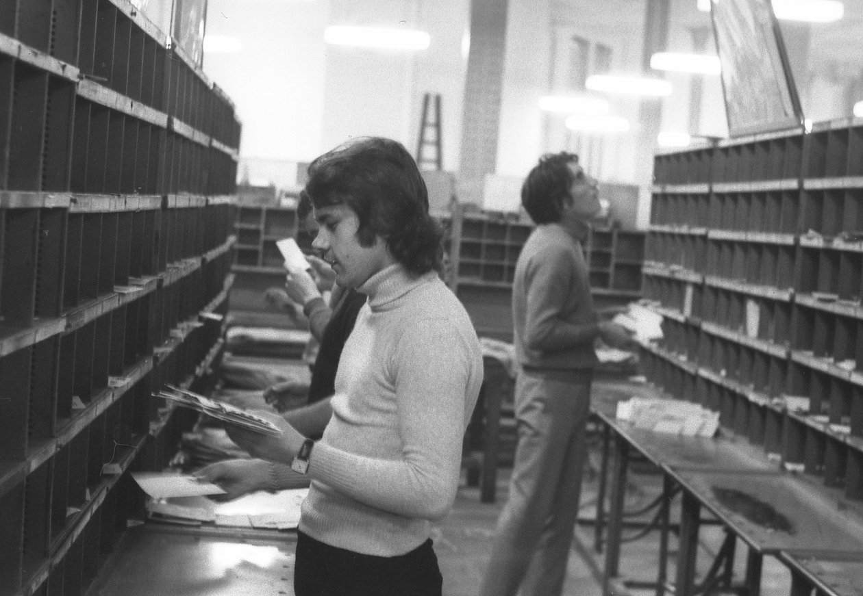 613 1 2a Mail Sorting Center rue du Louvre PTT Post Office 1971. jan. alkotó: Unbekannt