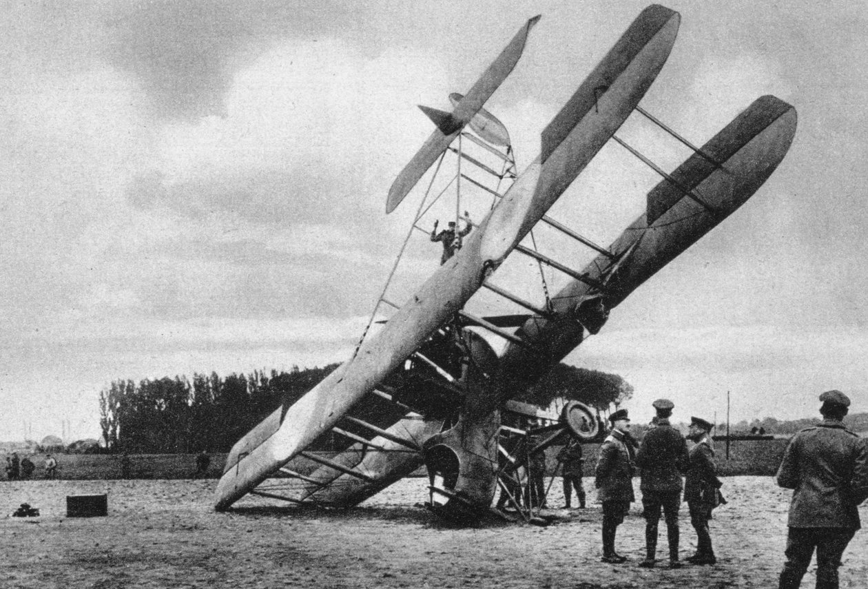 Egy brit Vickers Vimy kétfedelű repülőgép lezuhant Lille-től délnyugatra, Franciaországban, 1917. I. világháború alkotó: Unbekannt