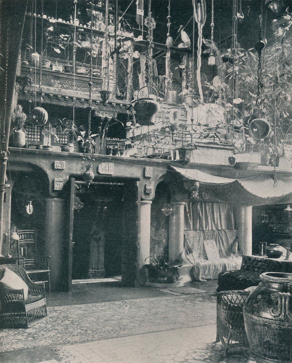 Egy sarok Mr. Louis C. Tiffany stúdiójában, 1897 alkotó: Unbekannt