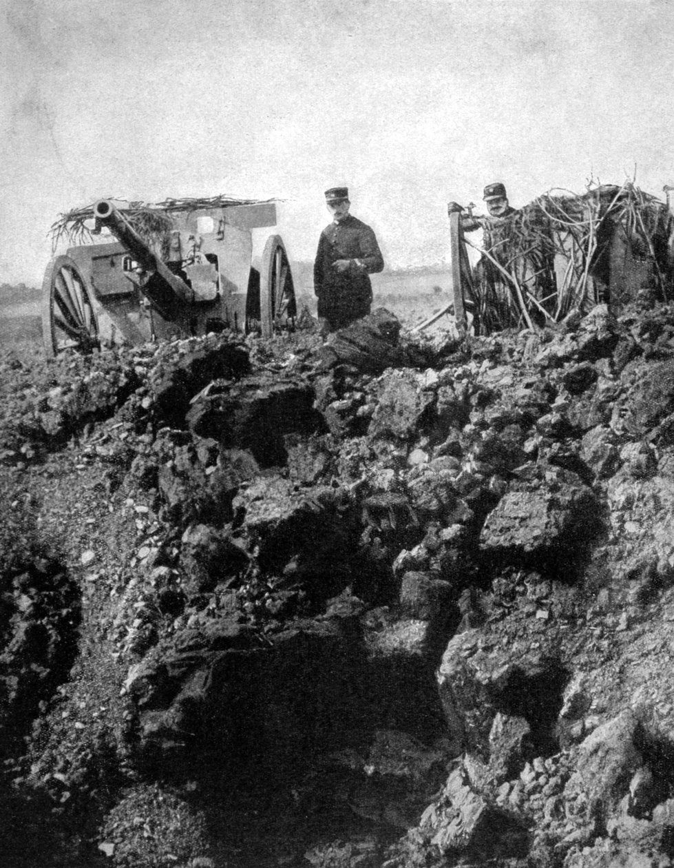 A 75-ös francia ütegnek szűk menekülése van, I. világháború, 1915 alkotó: Unbekannt