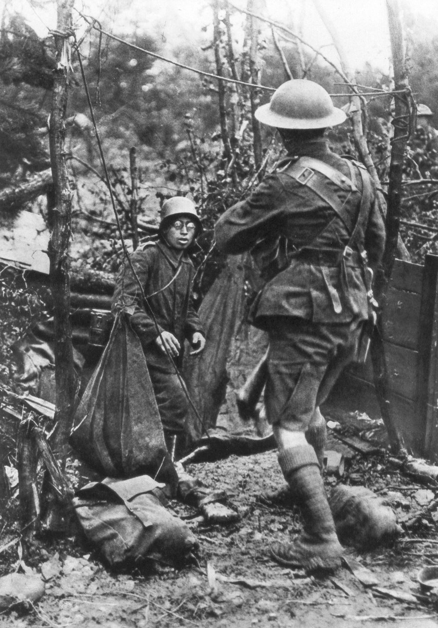 Egy német katona megadja magát, Aisne, Franciaország, I. világháború, 1918. július 18 alkotó: Unbekannt