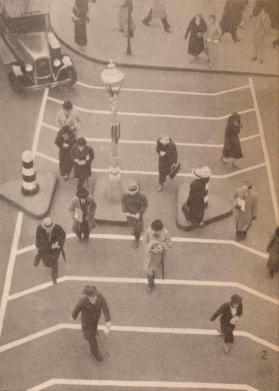 Biztonsági sáv a Charing Cross állomással szemben, c1934, 1935 alkotó: Unbekannt