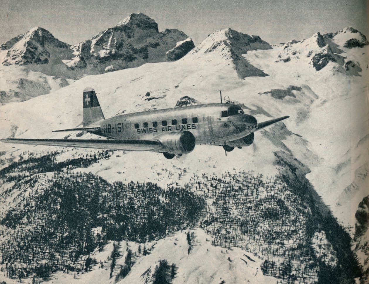 Egy Swissair repülőgép a St Moritz repülőtér közelében, Svájc, c1936 c1937 alkotó: Unbekannt